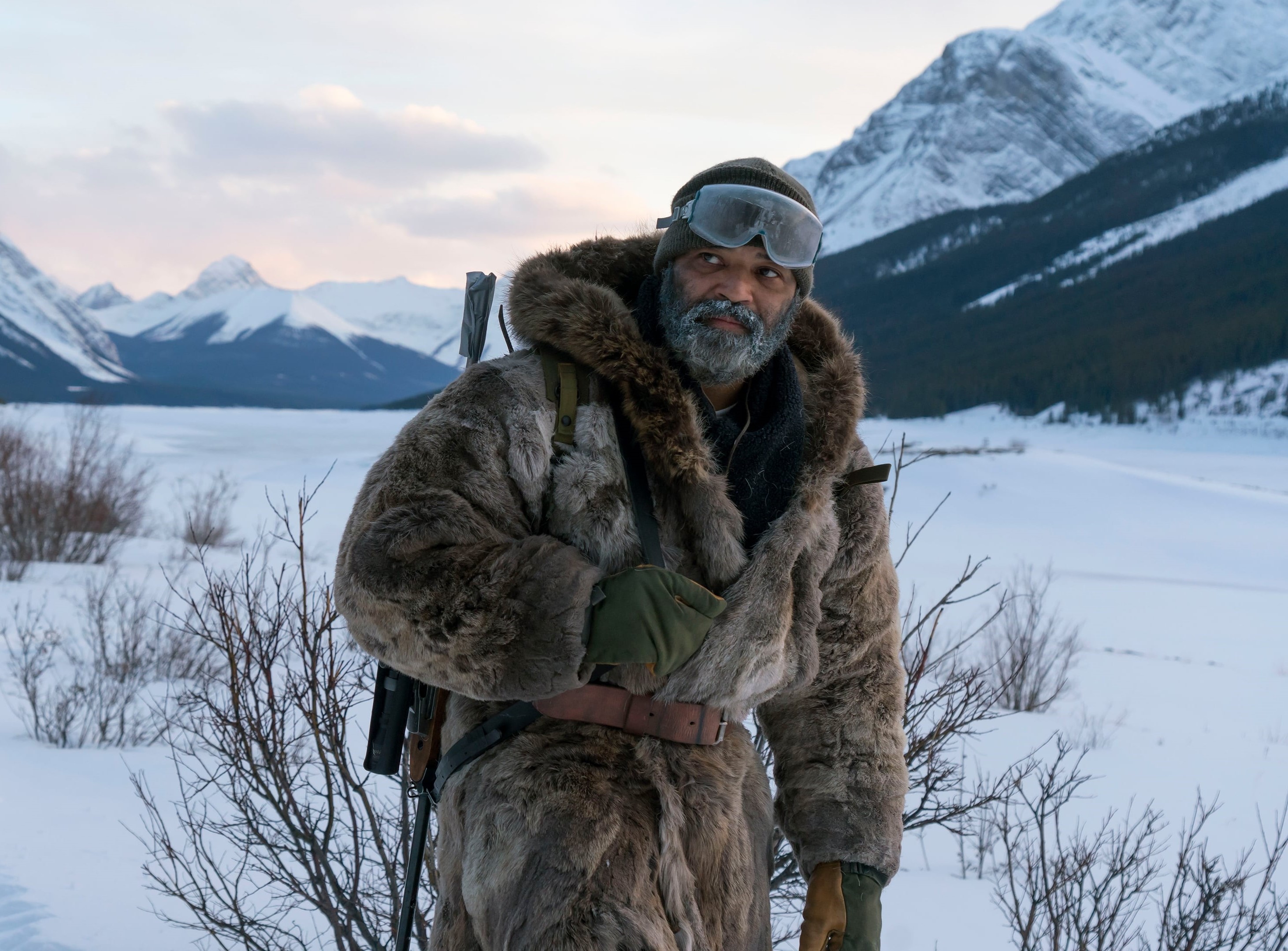 تاریکی را بگیر Hold the Dark