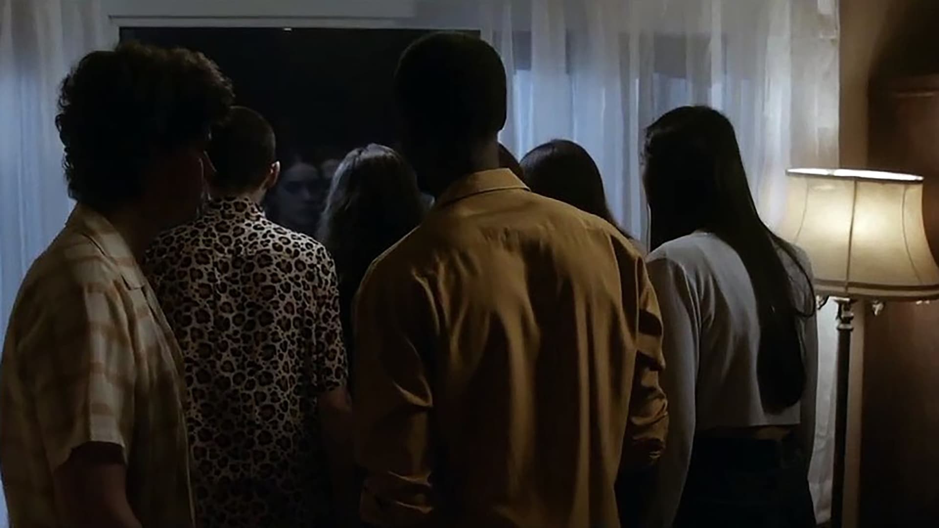 به دوردست نگاه نکن Don't Look Away